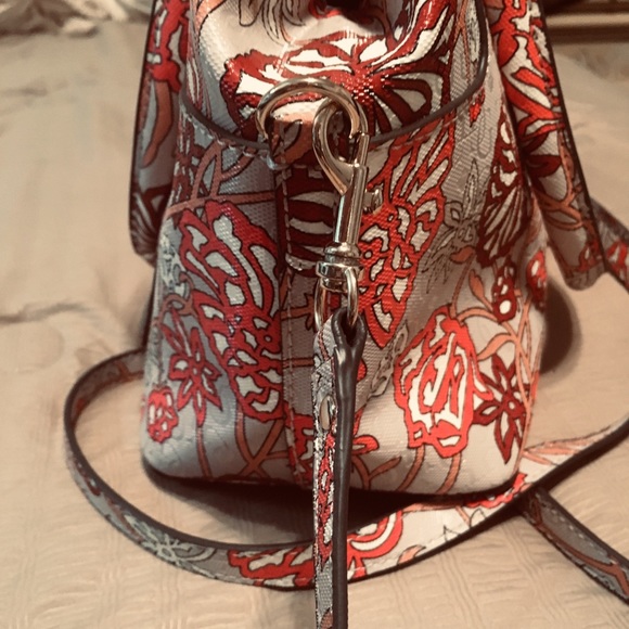 Guess Ophelia Turnlock floral Satchel - Picture 5 of 8